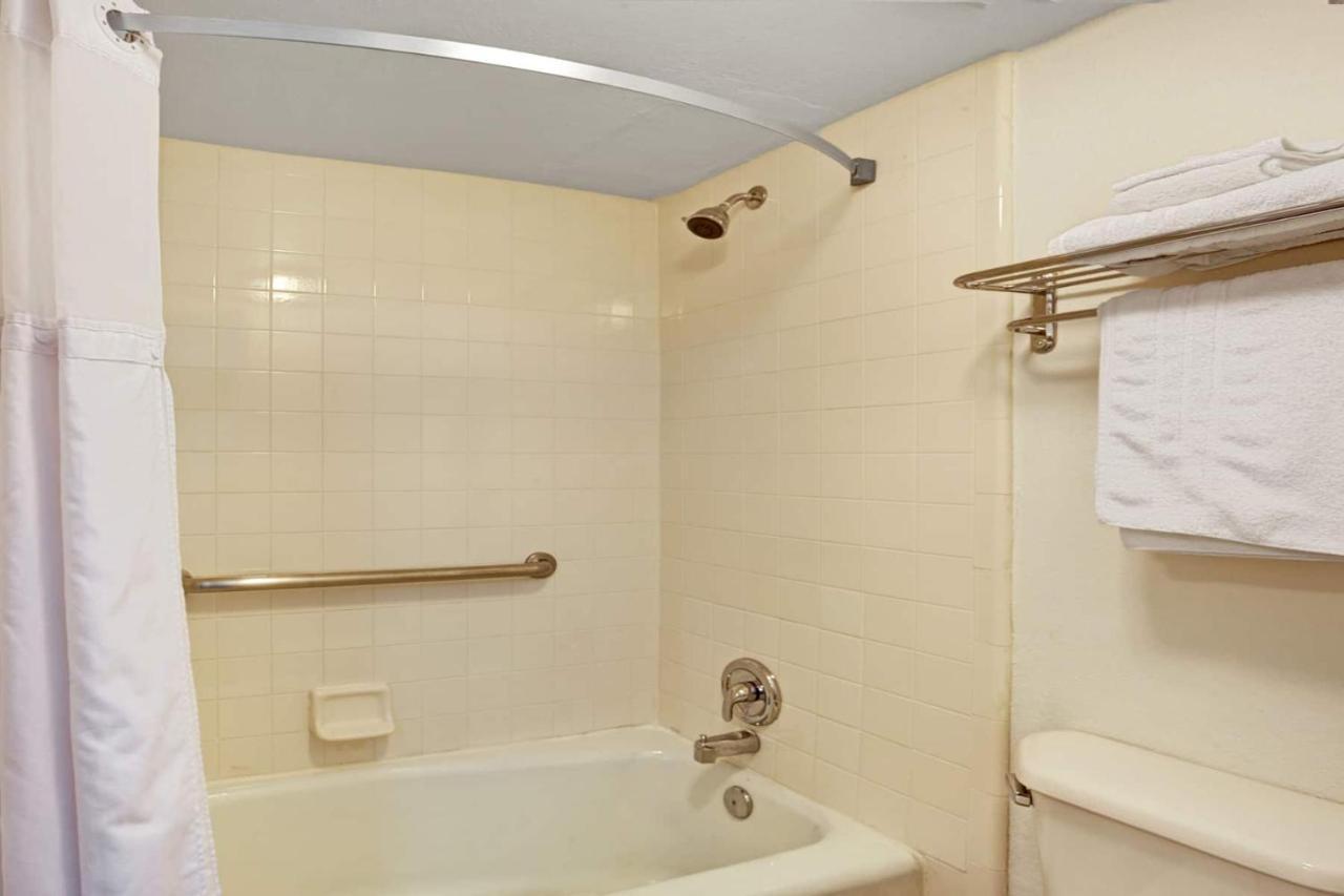 Zen Living Suites Extended Stay - Jacksonville - University Blvd Esterno foto